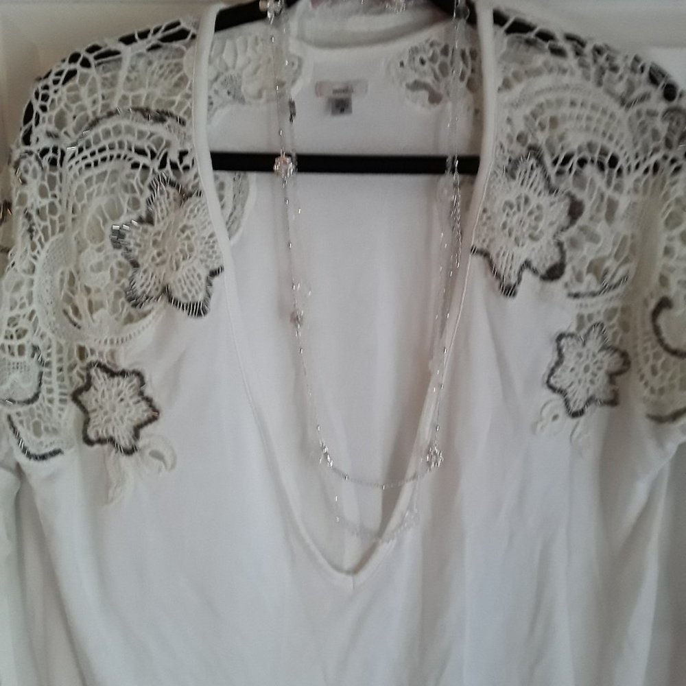 Elegant White Pullover w/Beaded/Crochet Trim Sz  S